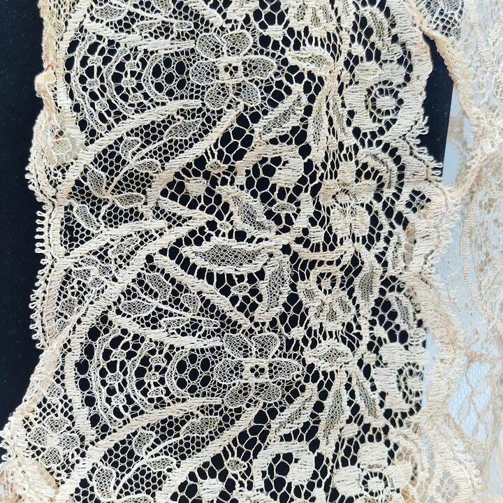 Lot de dentelle vintage, 2 longueurs soie et viscose mercerie blonde, motif floral Barcelone annees 50, 12x230cm et 11x130cm