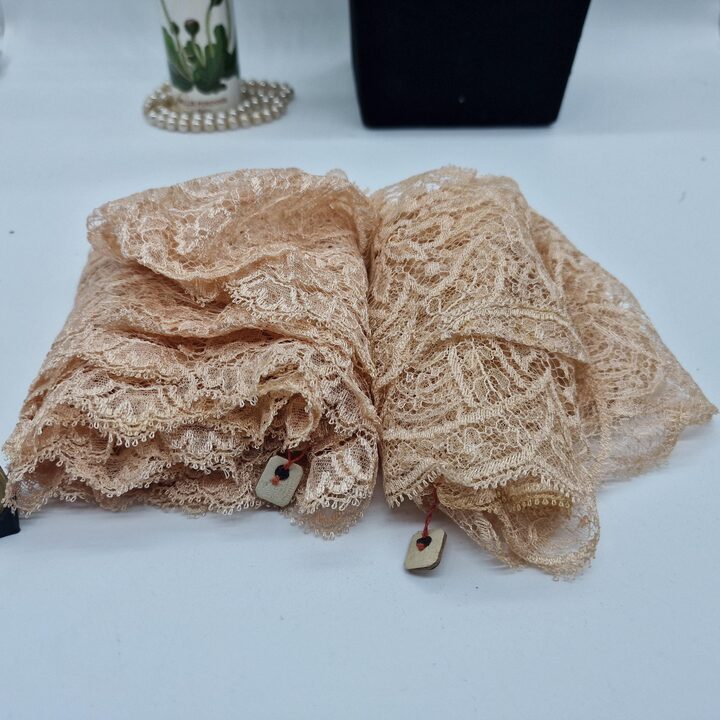 Lot de dentelle vintage, 2 longueurs soie et viscose mercerie blonde, motif floral Barcelone annees 50, 12x230cm et 11x130cm