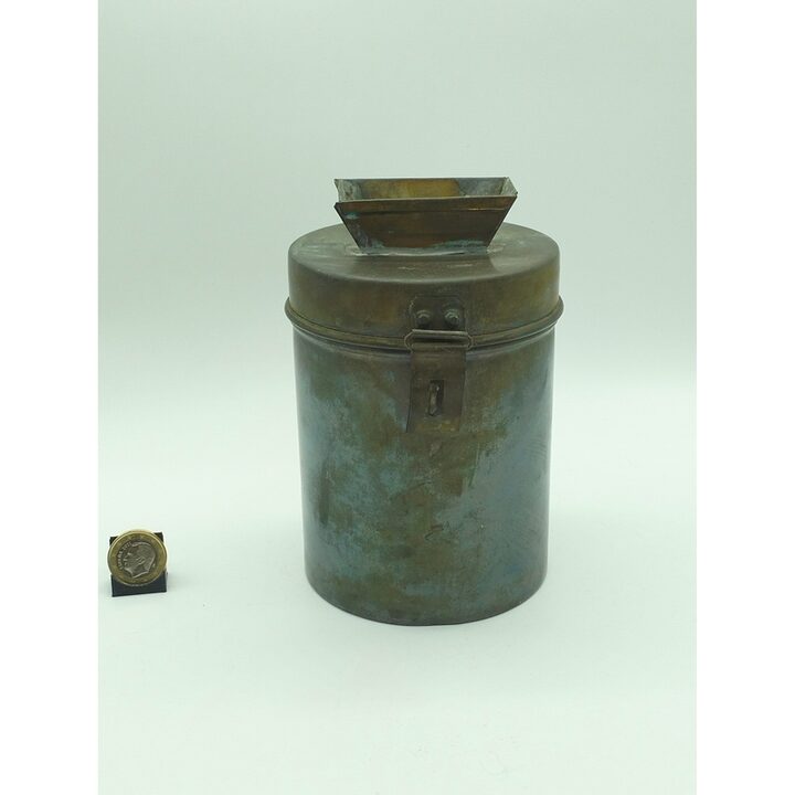 Almosenbecher Spardose aus Metall mit Trichterdeckel und Schloss, Charity Sammlerbox der 1970er Jahre, Vintage Münzsammler