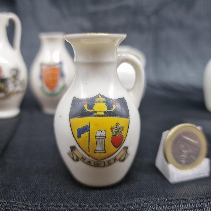 Miniaturowe Wazony i Dzbanki, W.H. Goss Alexandra Brytyjska Porcelana Heraldyczna Pamiątki, Exeter Jersey, Zestaw 5 szt., Edwar…