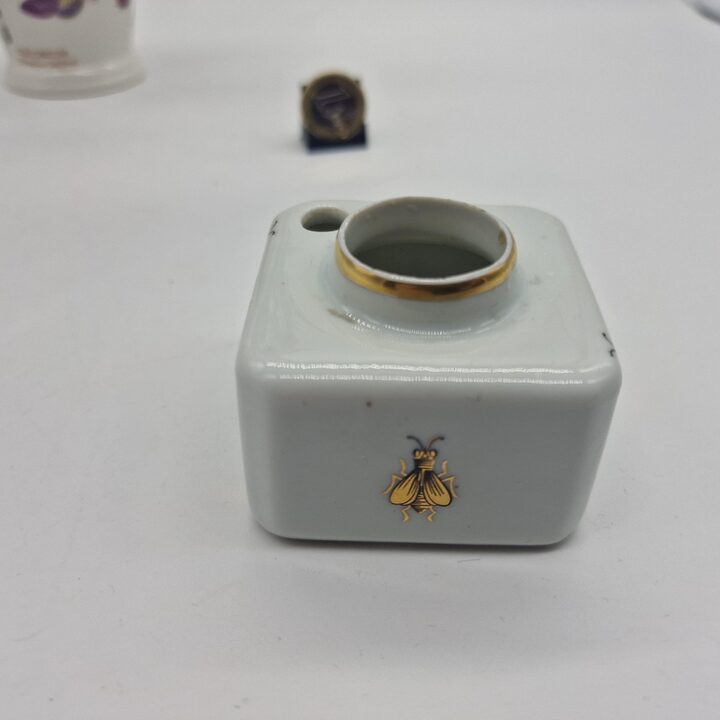 Vintage Limoges Porseleinen Inktpot met Gouden Napoleontische Bij Motief, Gemaakt in Frankrijk, Bureau Accessoire