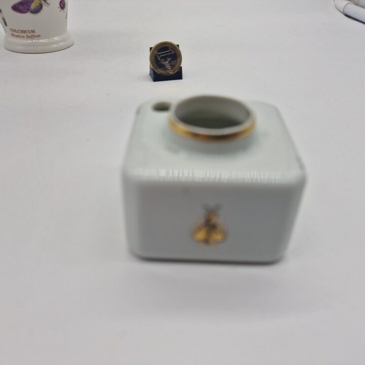 ヴィンテージ リモージュ 磁器 インク壺 金色のナポレオン蜂モチーフ フランス製 デスクトップアクセサリー