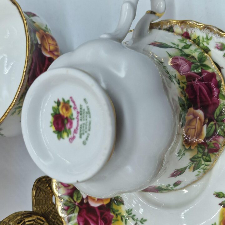 Service a The Royal Albert Old Country Roses pour Deux, Porcelaine Tasses Assiettes Pot Sucrier, Vaisselle Vintage 8 Pieces 1970