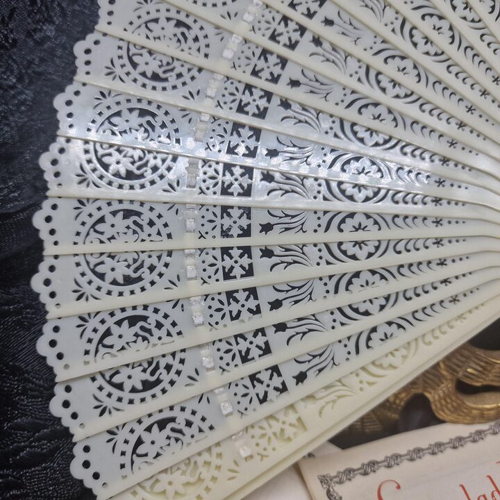 Vintage Handwaaier Abanico Spaanse Kant Witte Trouwwaaier Celluloid Bruidsaccessoire Valencia Jaren 1950 met Doos