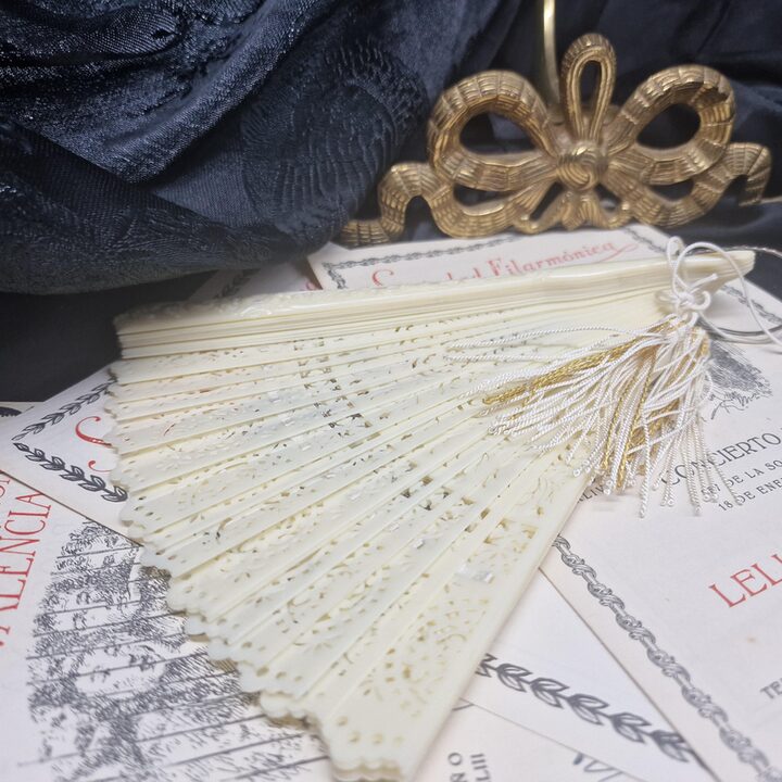 Abanico de Boda Vintage Encaje Español Celuloide Blanco Novia Accesorio Nupcial Tradicional Valencia Años 1950 original