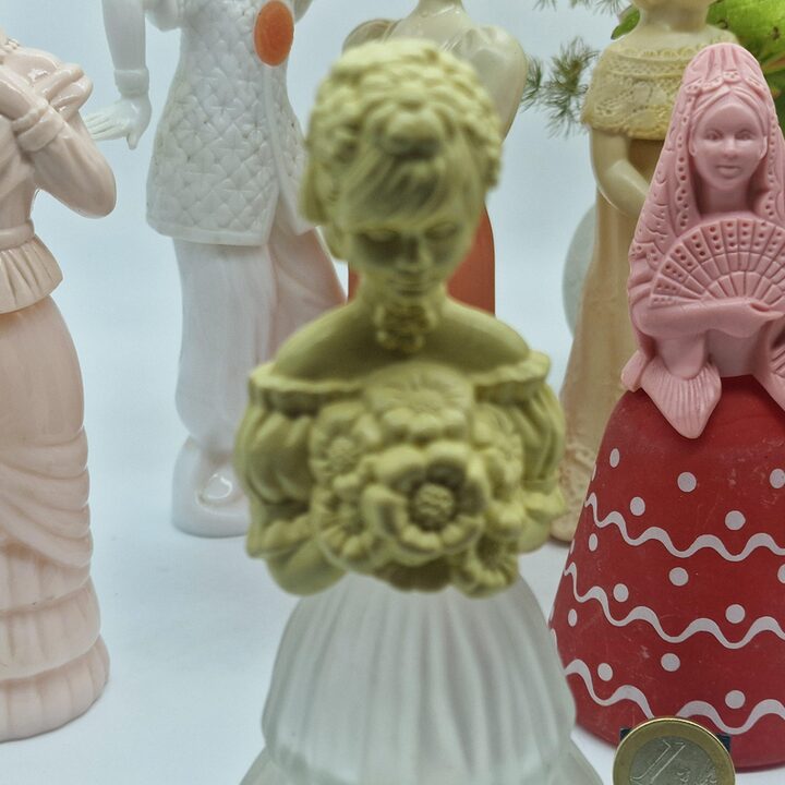 Zestaw Vintage Flakonów po Perfumach Avon, Kolekcjonerskie Karafki Figurkowe, Hiszpanska Dama, Panna Mloda, Matka i Dziecko, 9…