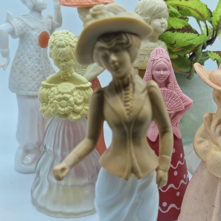 Zestaw Vintage Flakonów po Perfumach Avon, Kolekcjonerskie Karafki Figurkowe, Hiszpanska Dama, Panna Mloda, Matka i Dziecko, 9…