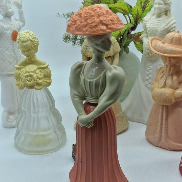 Zestaw Vintage Flakonów po Perfumach Avon, Kolekcjonerskie Karafki Figurkowe, Hiszpanska Dama, Panna Mloda, Matka i Dziecko, 9…