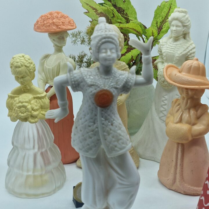 Zestaw Vintage Flakonów po Perfumach Avon, Kolekcjonerskie Karafki Figurkowe, Hiszpanska Dama, Panna Mloda, Matka i Dziecko, 9…