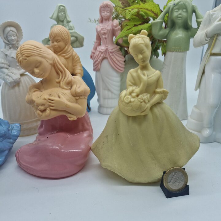 Bottiglie di figurine Avon vintage, lotto di 10 decanter di colonia vuoti da collezione, serie vittoriana e pastore, anni 70