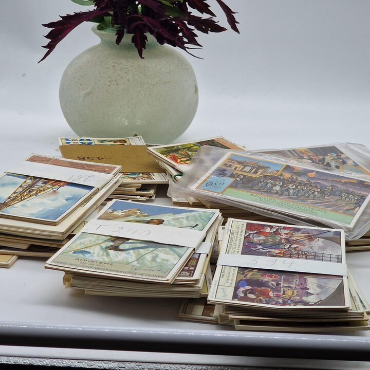 Grande Colecao de 59 Conjuntos de Cromolitografias Liebig e OXO 354 Cartas