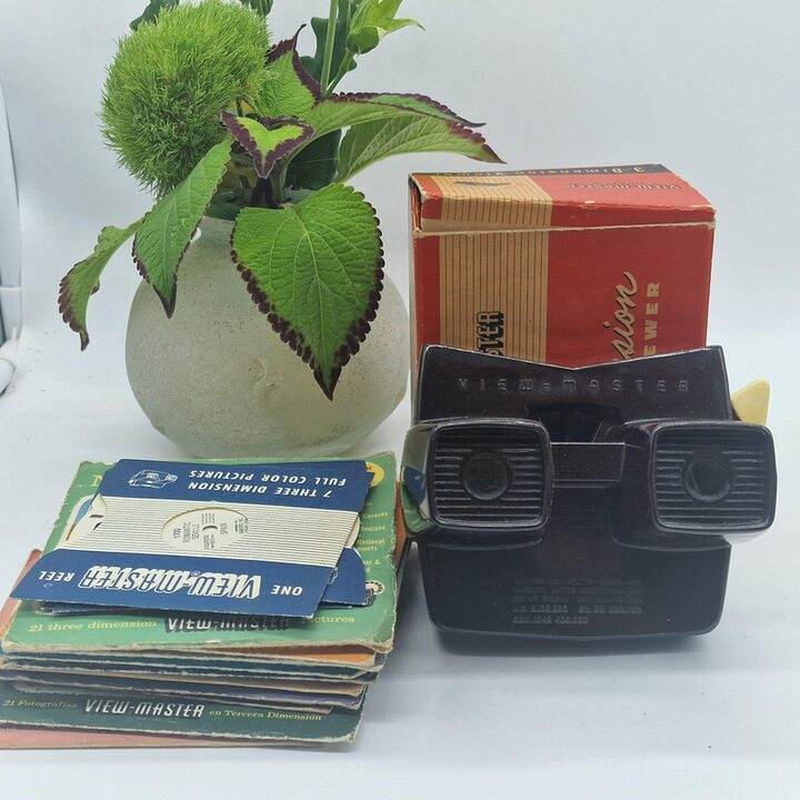 Винтажный стереоскоп View-Master Model C из коричневого бакелита с коробкой - 8 полных наборов дисков и 2 отдельных  - Sawyer's…