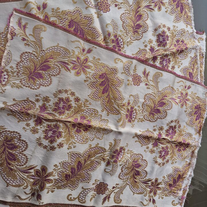 Coupon de Soie Brocart Valencienne Antique, Damas Floral avec Lurex Doré, Panneau 50x75 cm de Costume Traditionnel de Fallera