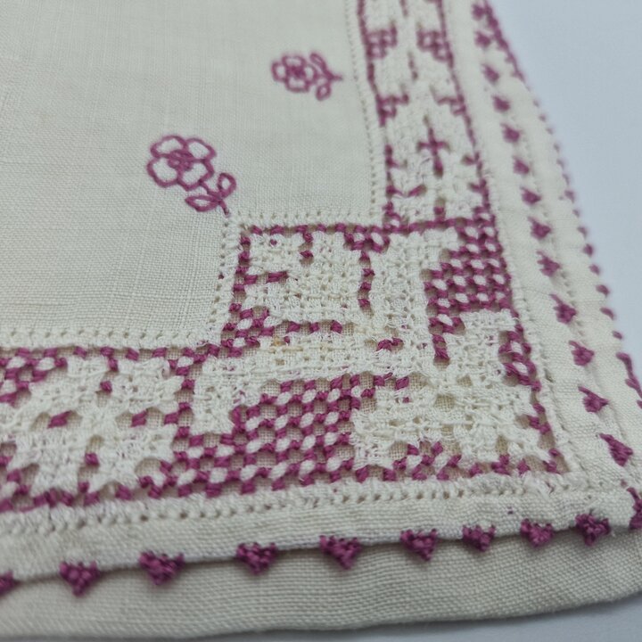 Sobre de lino hecho a mano, funda de pañuelo vintage bordada a mano, bolsa de costura sachet, borde de encaje a punto de cruz, 1
