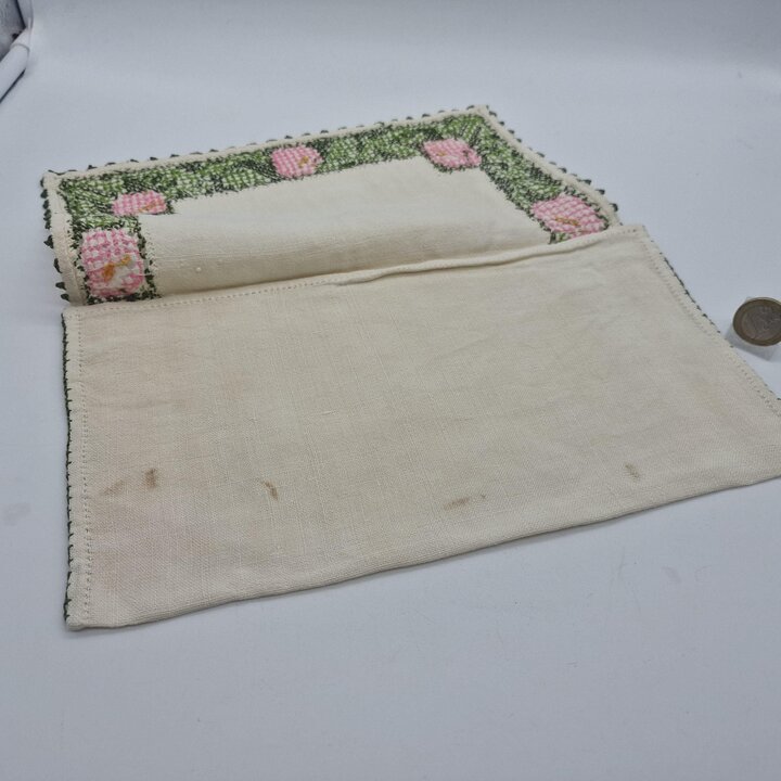 Envelope de linho feito a mao, porta lencos vintage bordado a mao, sachet organizer, borda de renda ponto cruz, anos 1950
