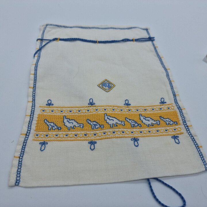 ヴィンテージ刺繍巾着袋 リネンギフトバッグ 手刺繍クロスステッチ幾何学フォークロア紋様 小物入れ