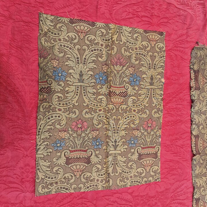 Fragment de Tissu Jacquard Valencien Ancien, Panneau de Brocart de Soie et Coton, Art Textile de Valence