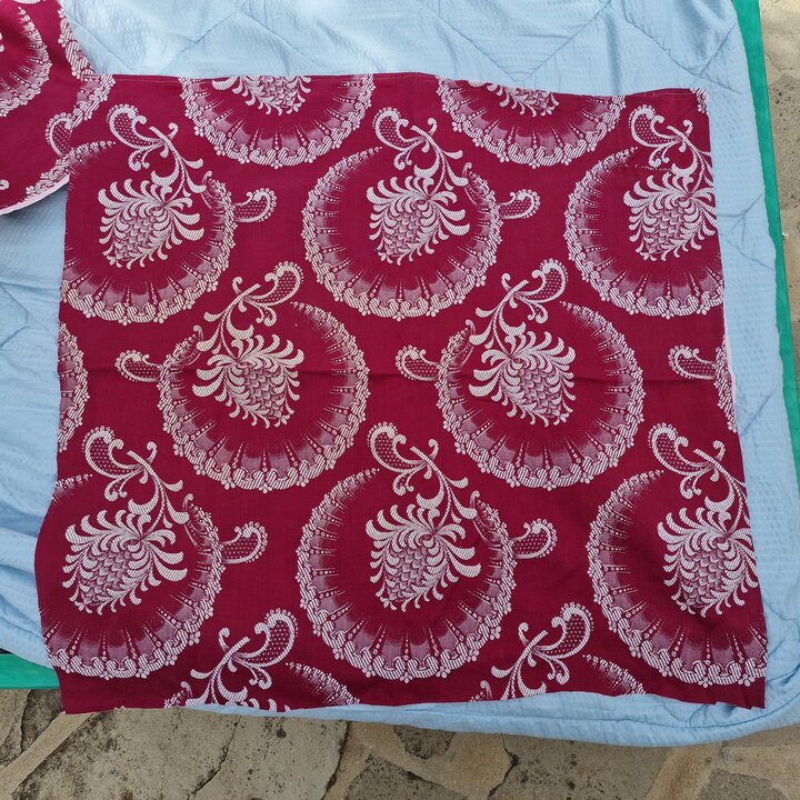 Vintage Spanische Jacquard Stoffreste, Florale Baumwollstücke aus der Jahrhundertmitte für Polsterarbeiten, Preis pro Stück