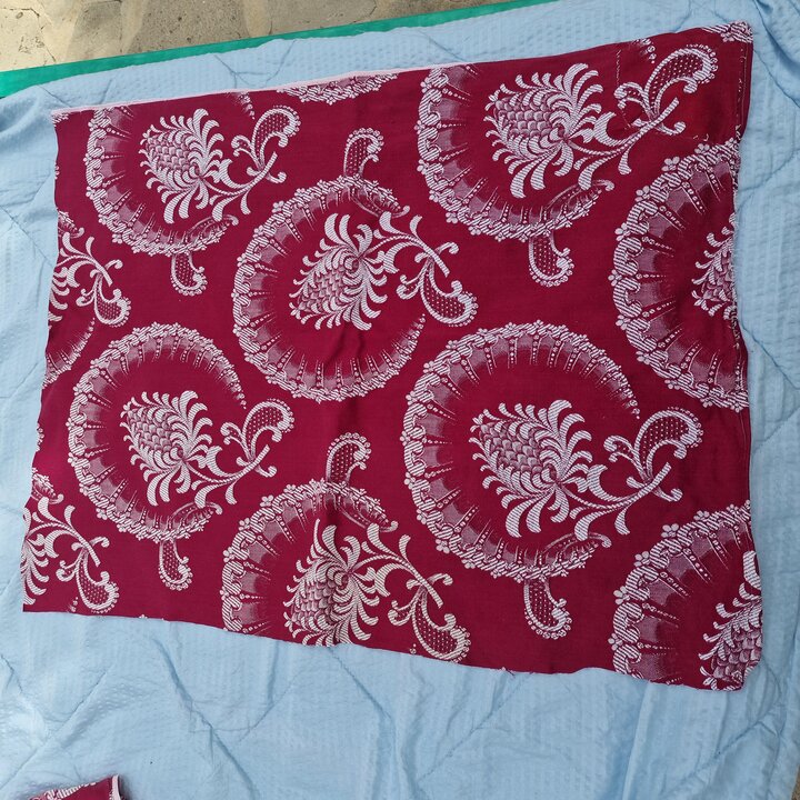 Vintage Spanische Jacquard Stoffreste, Florale Baumwollstücke aus der Jahrhundertmitte für Polsterarbeiten, Preis pro Stück
