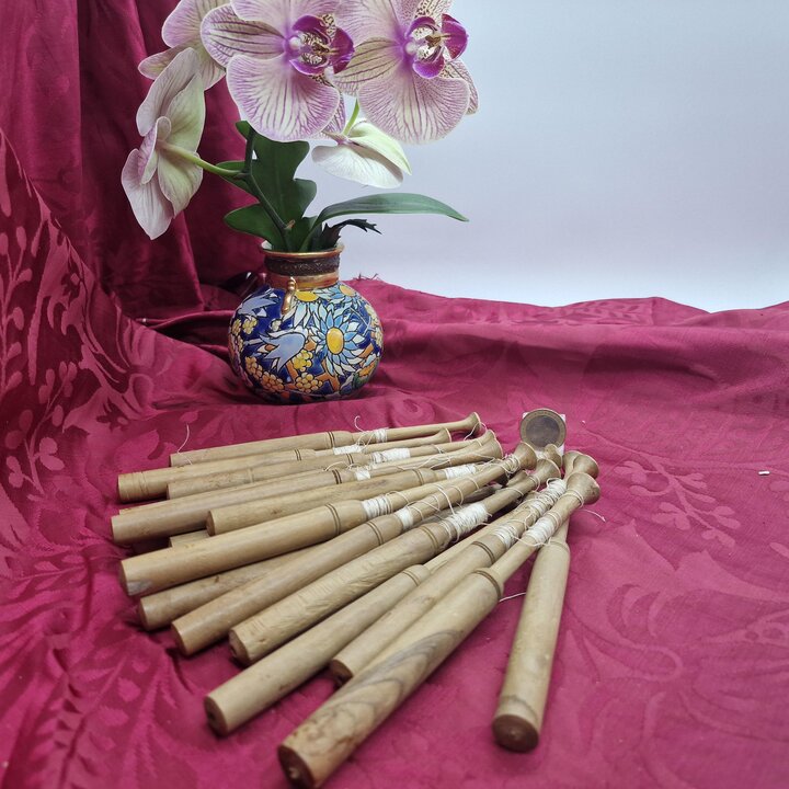 Set of 22 Vintage Wooden Lace Bobbins - 10cm Hand Turned Spindles for Bobbin Lace Making - Antique Sewing Tools with Thread Rema