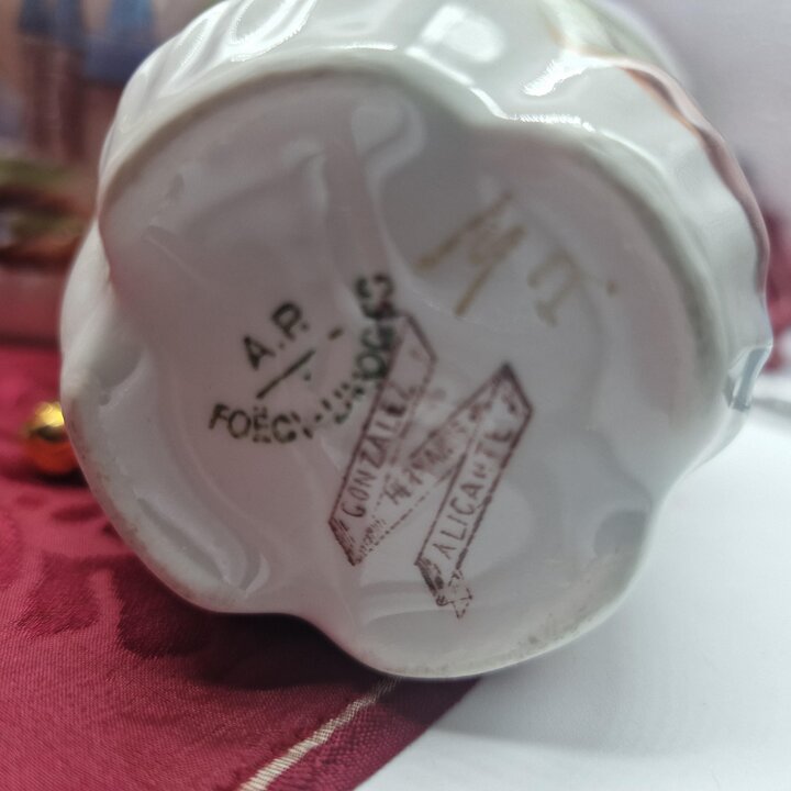 Kaffeeservice aus Porzellan Albert Pillivuyt Limoges fuer Gonzalez Hermanos Alicante, 19 Teilig Flieder Handbemalt Burg Motiv