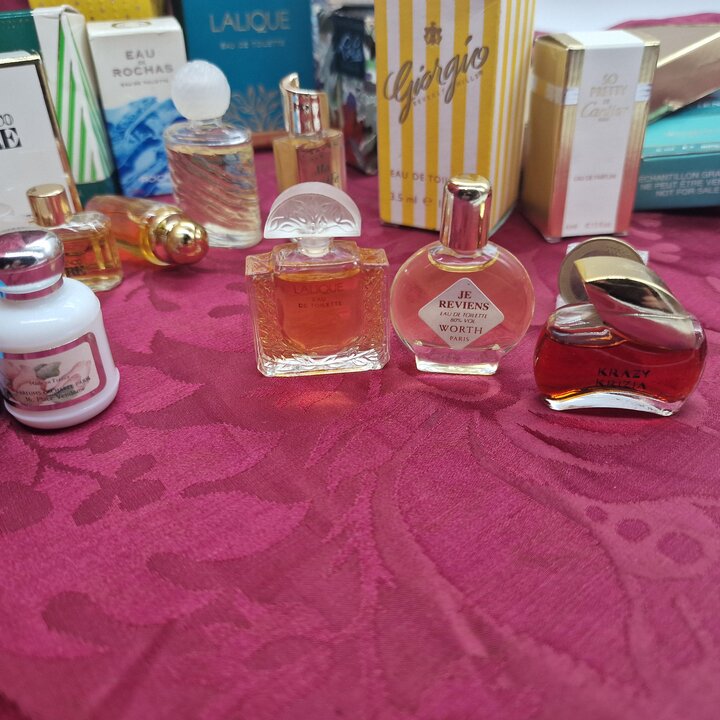 Colecao de 14 Miniaturas de Perfume Vintage, Dior, Cacharel, Lalique, Rochas, Salvador Dali, Caixas Originais, Anos 1980 e 1990