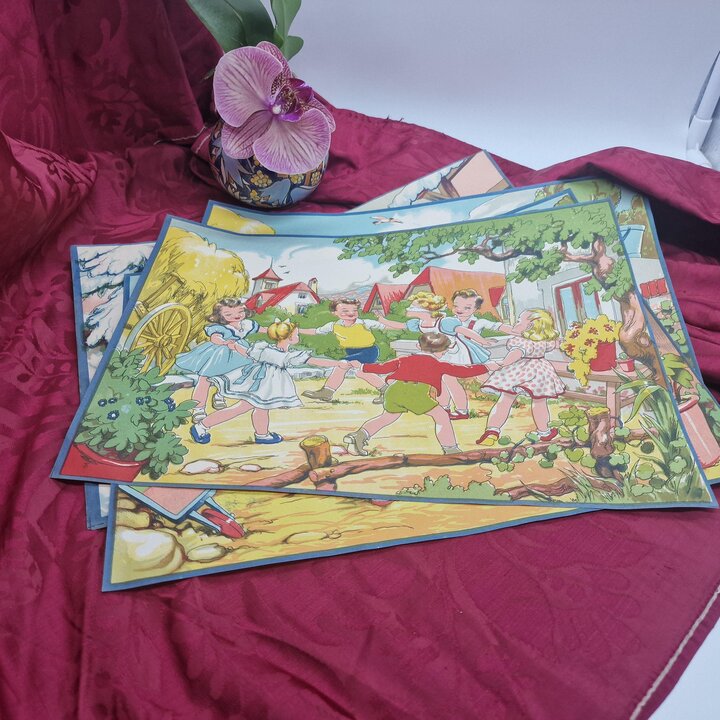 Vintage Kinderprenten, Lithografie Posters, Speelgoedfabriek Archief, Vier Seizoenen Illustraties, Set van 4, Jaren 40