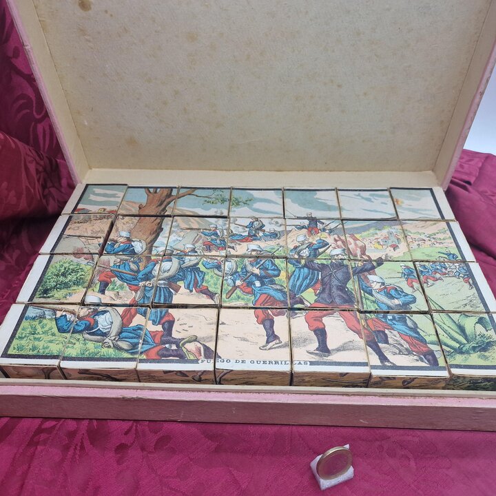 Antieke Puzzel met Afbeeldingen Hijos de Paluzie, Spaanse Onafhankelijkheidsoorlog door F Xumetra, 28 Lithografische Kubussen, c