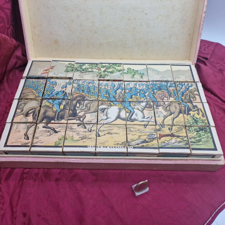 Antieke Puzzel met Afbeeldingen Hijos de Paluzie, Spaanse Onafhankelijkheidsoorlog door F Xumetra, 28 Lithografische Kubussen, c