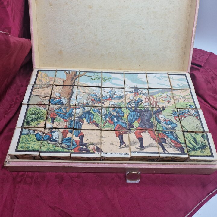 Antieke Puzzel met Afbeeldingen Hijos de Paluzie, Spaanse Onafhankelijkheidsoorlog door F Xumetra, 28 Lithografische Kubussen, c