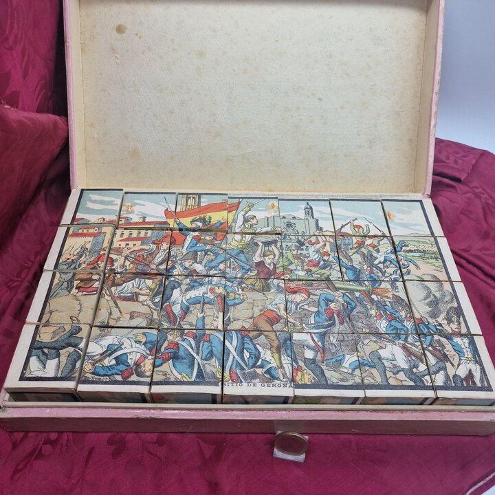 Antieke Puzzel met Afbeeldingen Hijos de Paluzie, Spaanse Onafhankelijkheidsoorlog door F Xumetra, 28 Lithografische Kubussen, c