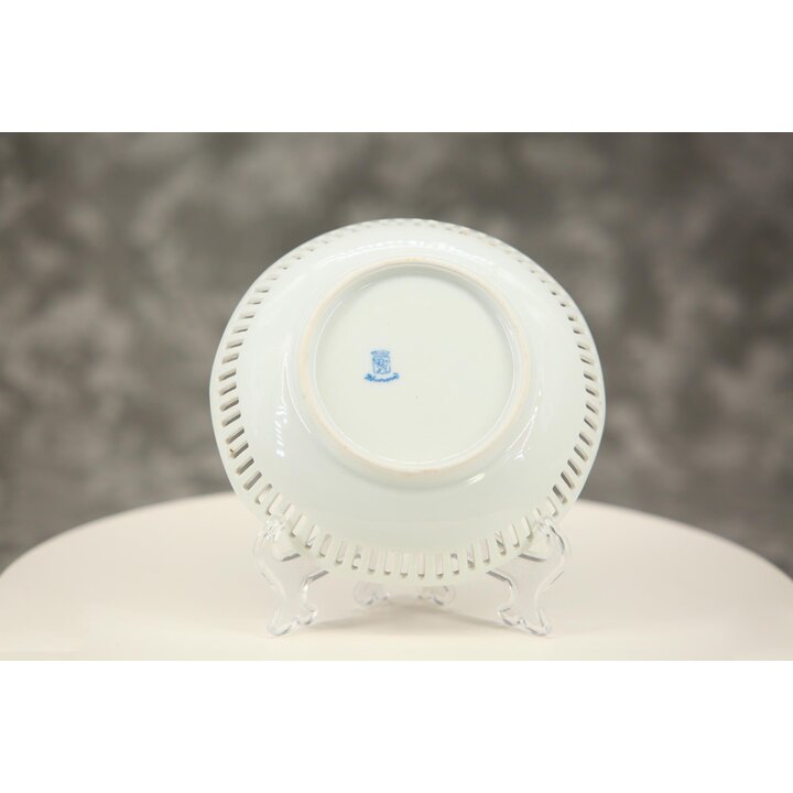 Service de table en porcelaine ajouree Schumann Arzberg, vaisselle allemande scenes pastorales, ensemble de 7 pieces, milieu du 