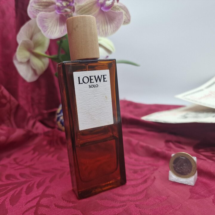 Solo Loewe Eau de Toilette Profumo Uomo, Fragranza Vintage, Flacone 100 ml con 35 ml Rimanenti, Vetro Ambrato e Tappo di Legno C