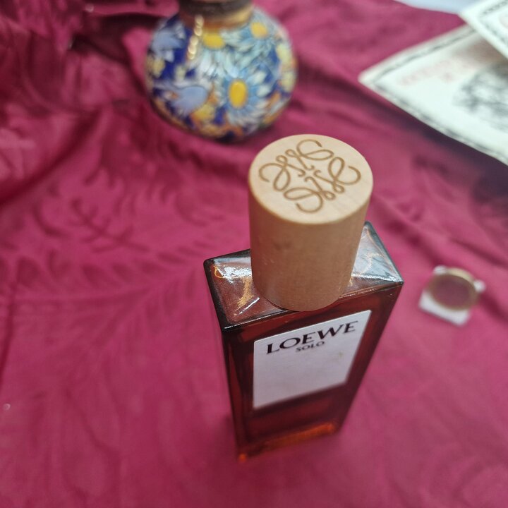 Solo Loewe Eau de Toilette Profumo Uomo, Fragranza Vintage, Flacone 100 ml con 35 ml Rimanenti, Vetro Ambrato e Tappo di Legno C