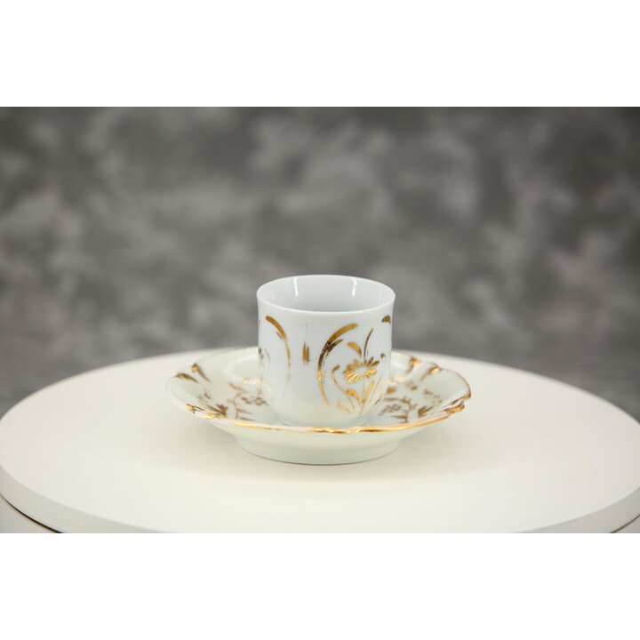 Antieke Porseleinen Koffiekop en Schotel Set, Ongemerkt Victoriaans Engels Beenderporselein, Vergulde Druivenrank Decoratie, ca.