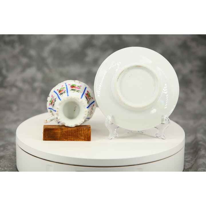 Conjunto de 3 Chávenas de Chá e Pires Porcelana Velha Paris Pintado a Mão Flores Rosas Listras Azuis Dourado Antigo Circa 1820