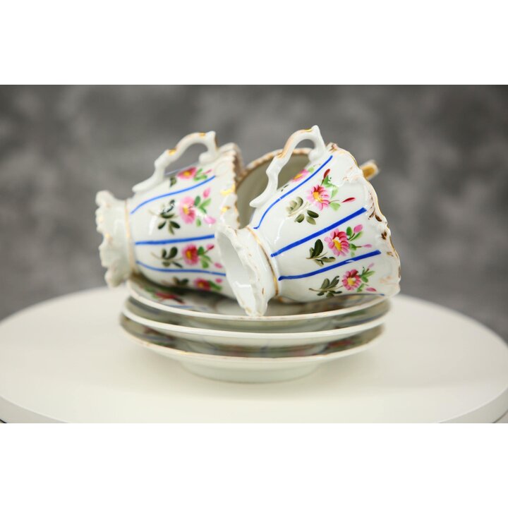3er Set Porzellan Teetassen mit Untertassen Vieux Paris Stil Handgemalt Rosa Blumen Blaue Streifen Vergoldet Antik Um 1820