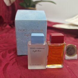 Lote de 2 miniaturas de perfume Dolce & Gabbana Light Blue EDT 4.5 ml e Pour Femme Red Cap EDT 4.9 ml com caixa original, vintag