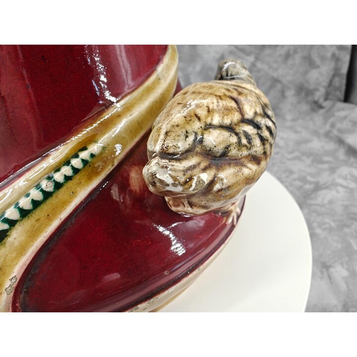 Vaso antigo em majólica barbotine, decoração de aves em relevo com grelha metálica para flores, estilo Art Nouvu, cerca de 1900 