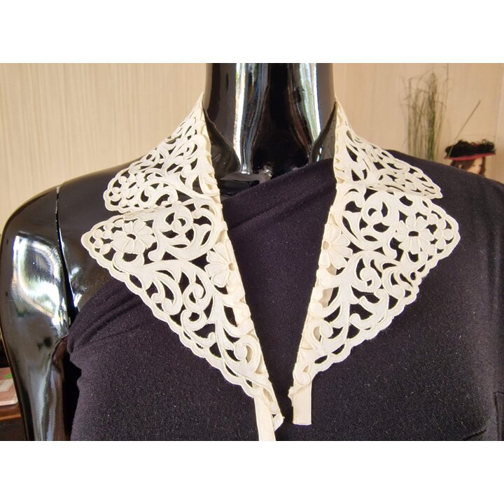 Gola Destacável Anos 1920, Gola de Renda Vintage - Bordado à Mão Richelieu - Algodão Branco Sujo, Bordas Festonadas, Tamanho 40c