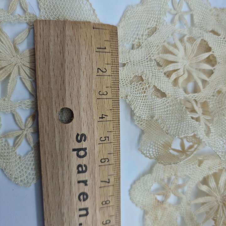 Dentelle aux fuseaux faite main, 5 pièces total 305 cm, coton écru motif floral