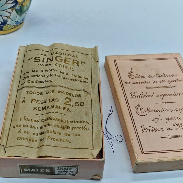 12 Vintage Singer Zijden Garenklossen - Seda Artística Paars - Houten Klossen - Spanje - Originele Doos