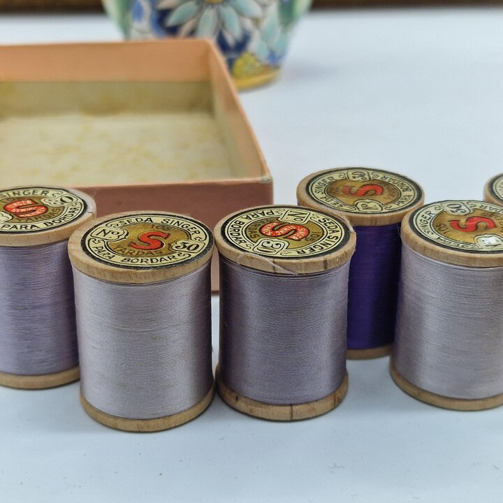 12 Vintage Singer Zijden Garenklossen - Seda Artística Paars - Houten Klossen - Spanje - Originele Doos