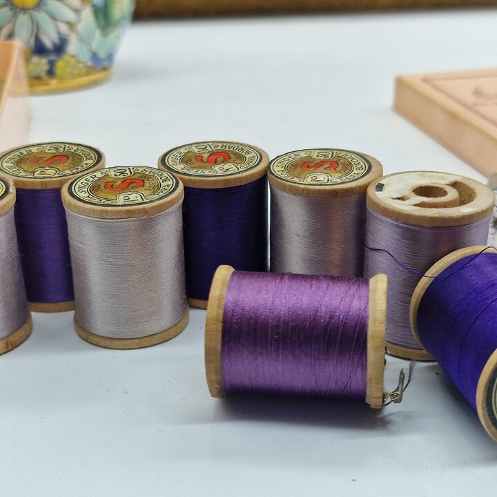 12 Vintage Singer Zijden Garenklossen - Seda Artística Paars - Houten Klossen - Spanje - Originele Doos