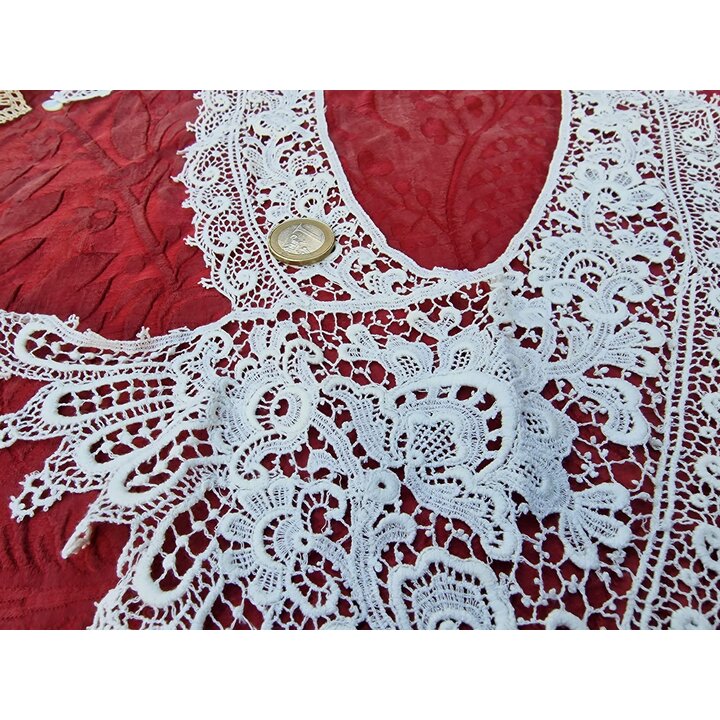 Gola de renda antiga feita à mão – Aplicação têxtil eduardiana circa 1900