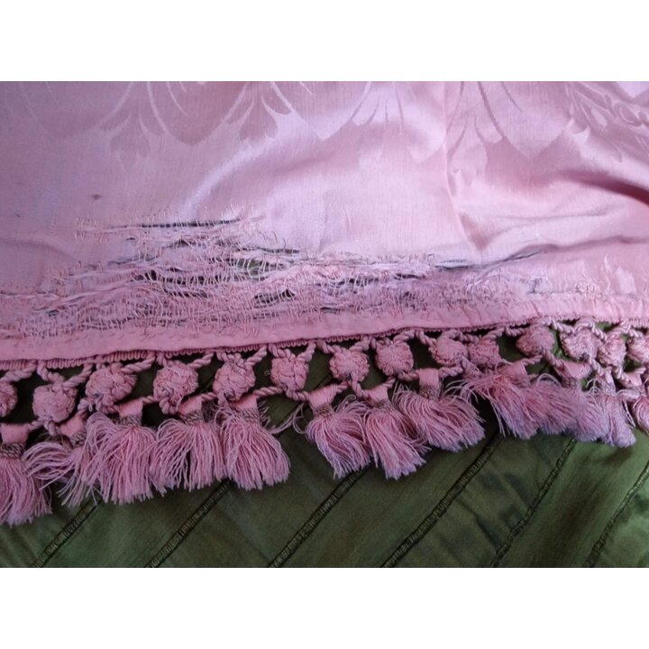 Couvre-lit ancien en soie, Début du XXe siècle, tissage jacquard, 220 × 260 cm, pour restauration