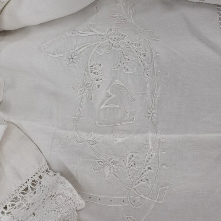 Set da Letto in Lino Antico Ricamato a Mano Pizzo Richelieu HM