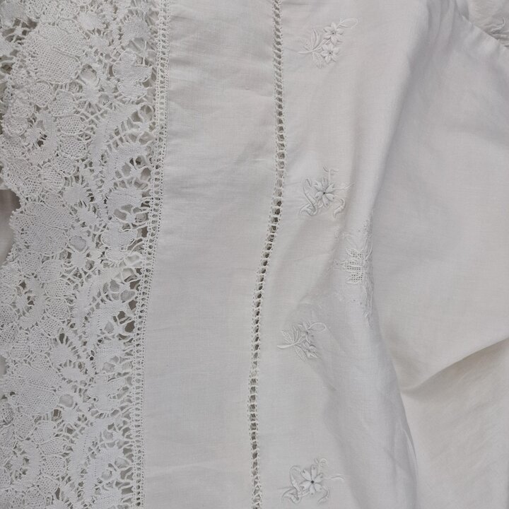 Ensemble de Lit en Lin Ancien Brodé Main Dentelle Richelieu HM