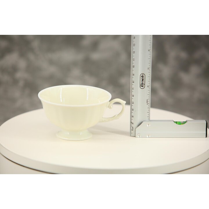 K and A Krautheim 脚付きティーカップ 6個セット、溝付きアイボリー磁器カップ、ドイツ バイエルン ゼルブ、ミッドセンチュリー食器