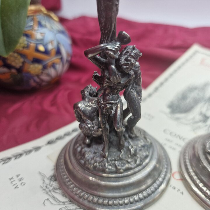 Pareja de Copas de Champan V Sampedro, Copas de Cristal Tallado y Alpacca, Set de 2 Piezas con Relieve de Bacanal, Altura 23 cm